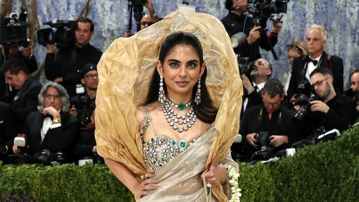 Isha Ambani’s Sculptural Saree Sparkled with 1,800 Carats of Diamonds Isha Ambani’s Sculptural Saree Sparkled with 1,800 Carats of Diamonds
